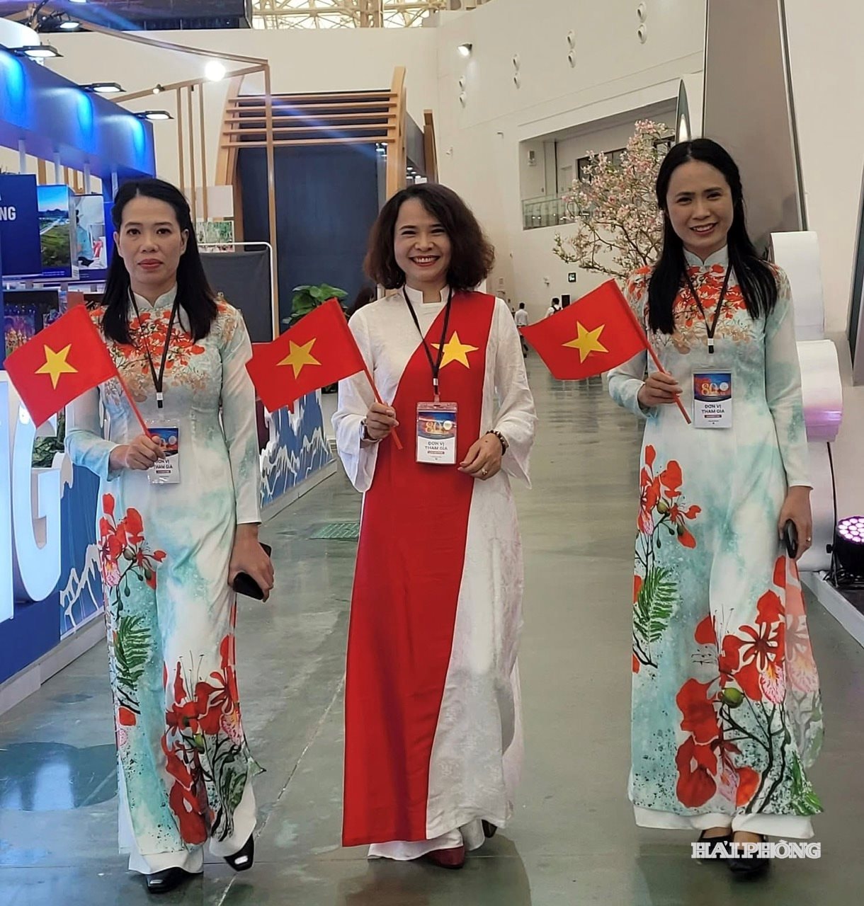 មគ្គុទ្ទេសក៍ទេសចរណ៍របស់សារមន្ទីរ Hai Phong បានត្រៀមខ្លួនរួចជាស្រេចដើម្បីស្វាគមន៍អ្នកទស្សនានៅក្នុងពិព័រណ៍នេះ។