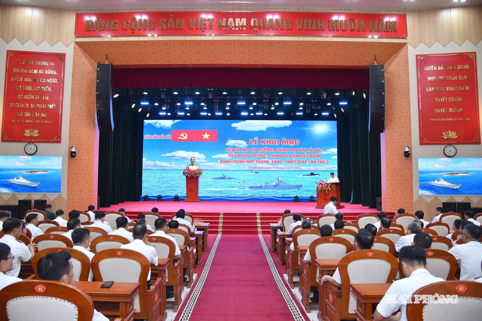 Quang cảnh lễ khai mạc hội thi