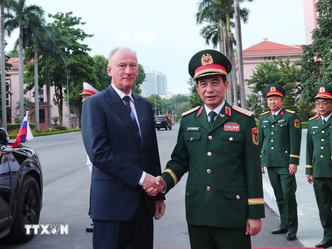 Đại tướng Phan Văn Giang đón Ngài Nikolai Patrushev, Trợ lý Tổng thống, Chủ tịch Hội đồng Biển Liên bang Nga. (Ảnh: Trọng Đức/TTXVN) ttxvn-bo-truong-quoc-phong-phan-van-giang-hoi-dam-voi-tro-ly-tong-thong-chu-tich-hoi-dong-bien-lien-bang-nga-nikolai-patrushev-1.jpg
