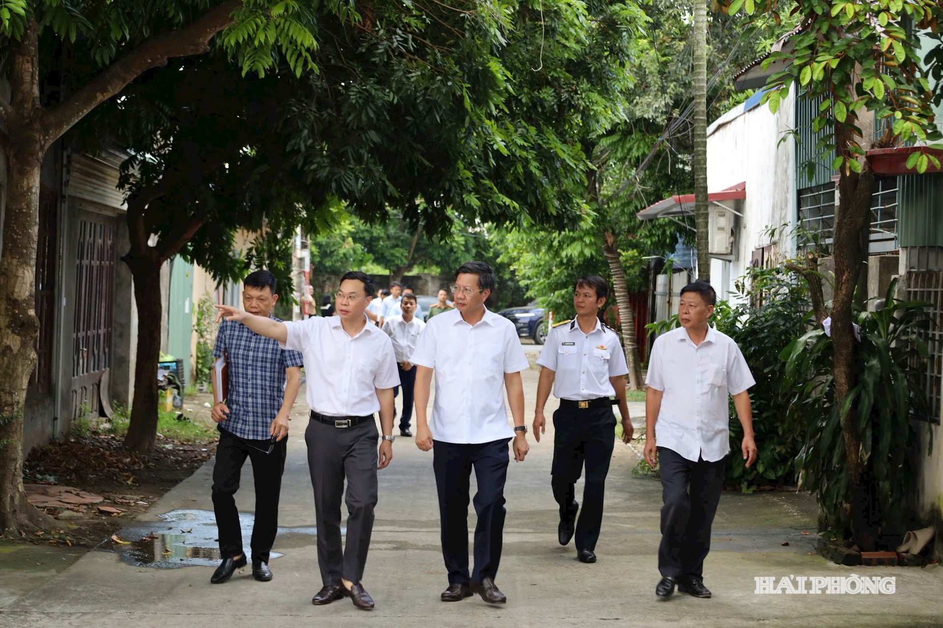 Đồng chí Lê Anh Quân, Phó chủ tịch Thường trực UBND thành phố kiểm tra dự án tại khu vực Cảng hàng không quốc tế Cát Bi