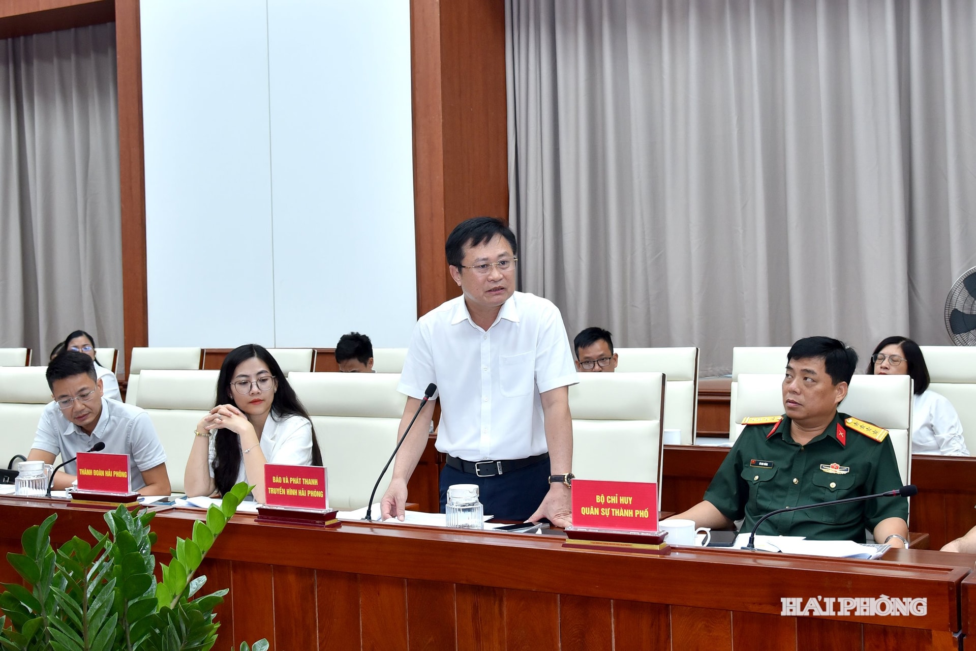 Đồng chí Phạm Văn Tuấn, Tổng Biên tập Báo và phát thanh, truyền hình Hải Phòng phát biểu tại cuộc họp.