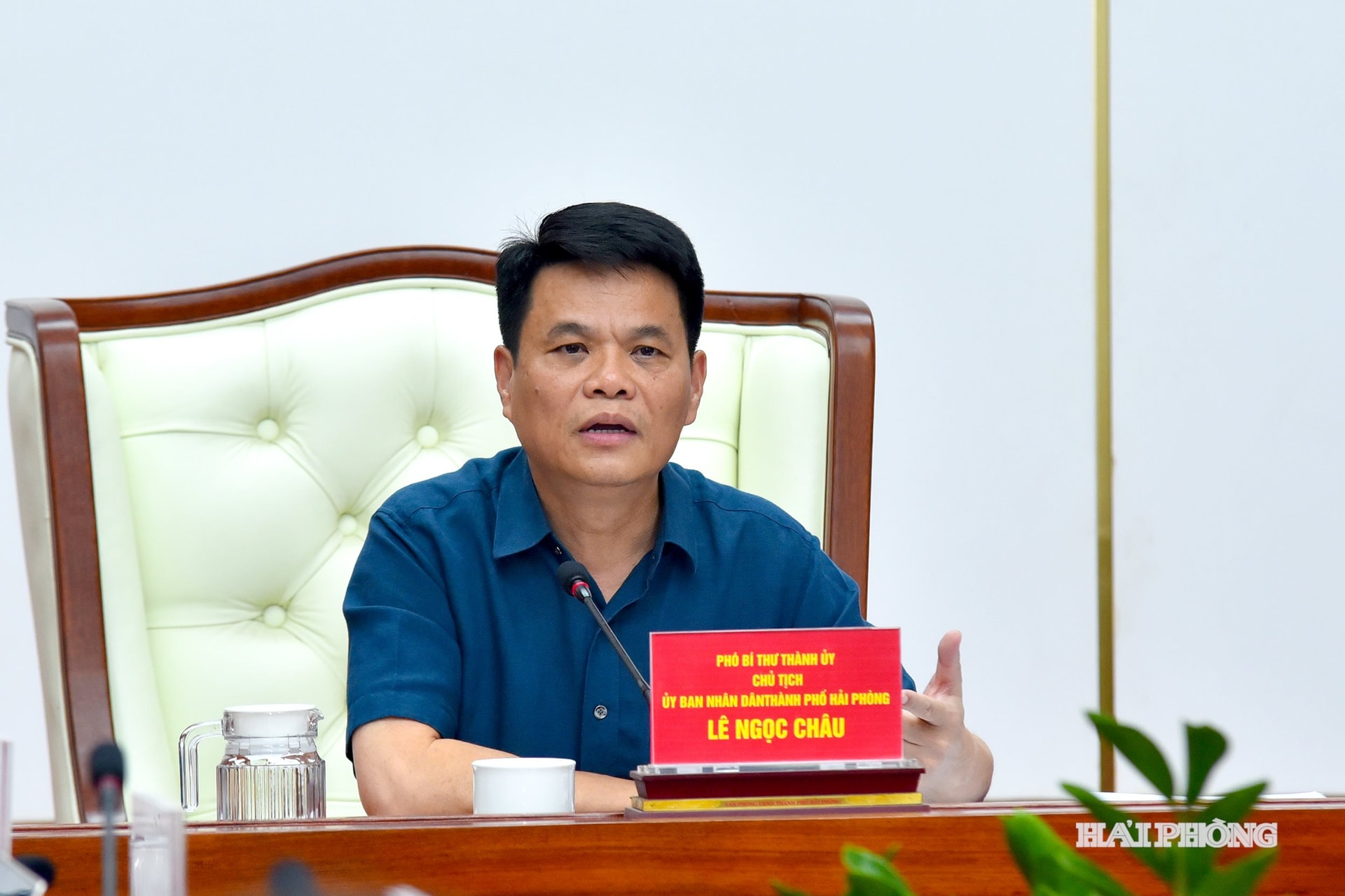 Đồng chí Chủ tịch UBND thành phố Lê Ngọc Châu phát biểu kết luận cuộc họp.