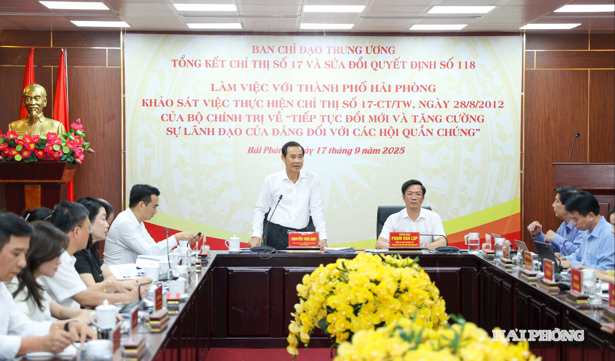 Đồng chí Nguyễn Thái Học, Phó Bí thư Đảng uỷ MTTQ, các đoàn thể Trung ương phát biểu kết luận