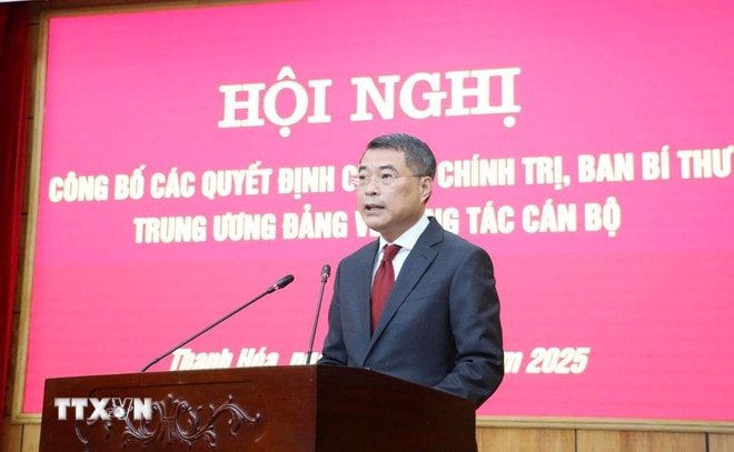 ttxvn-cong-bo-quyet-dinh-cua-bo-chinh-tri-ve-cong-tac-nhan-su-tai-tinh-thanh-hoa-1709-2.jpg