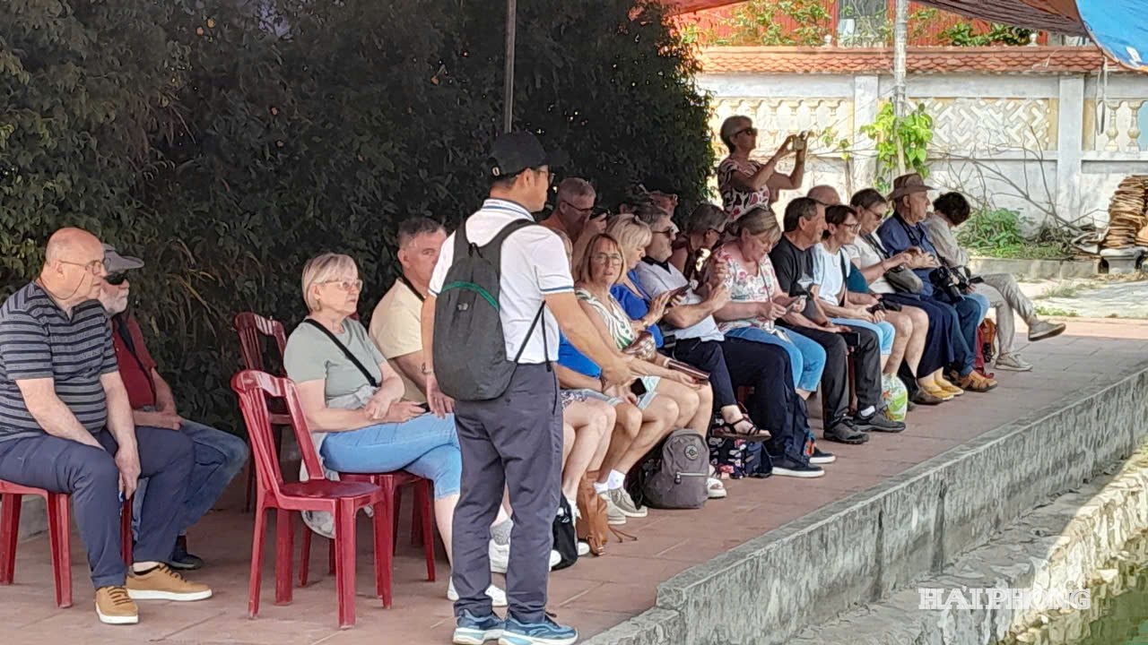 khach-quoc-te.jpg