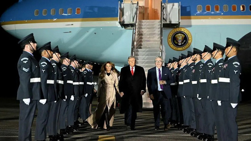 Tổng thống Donald Trump và Đệ nhất phu nhân Hoa Kỳ Melania Trump tới Anh tối 16/9/ (Ảnh: Getty)
