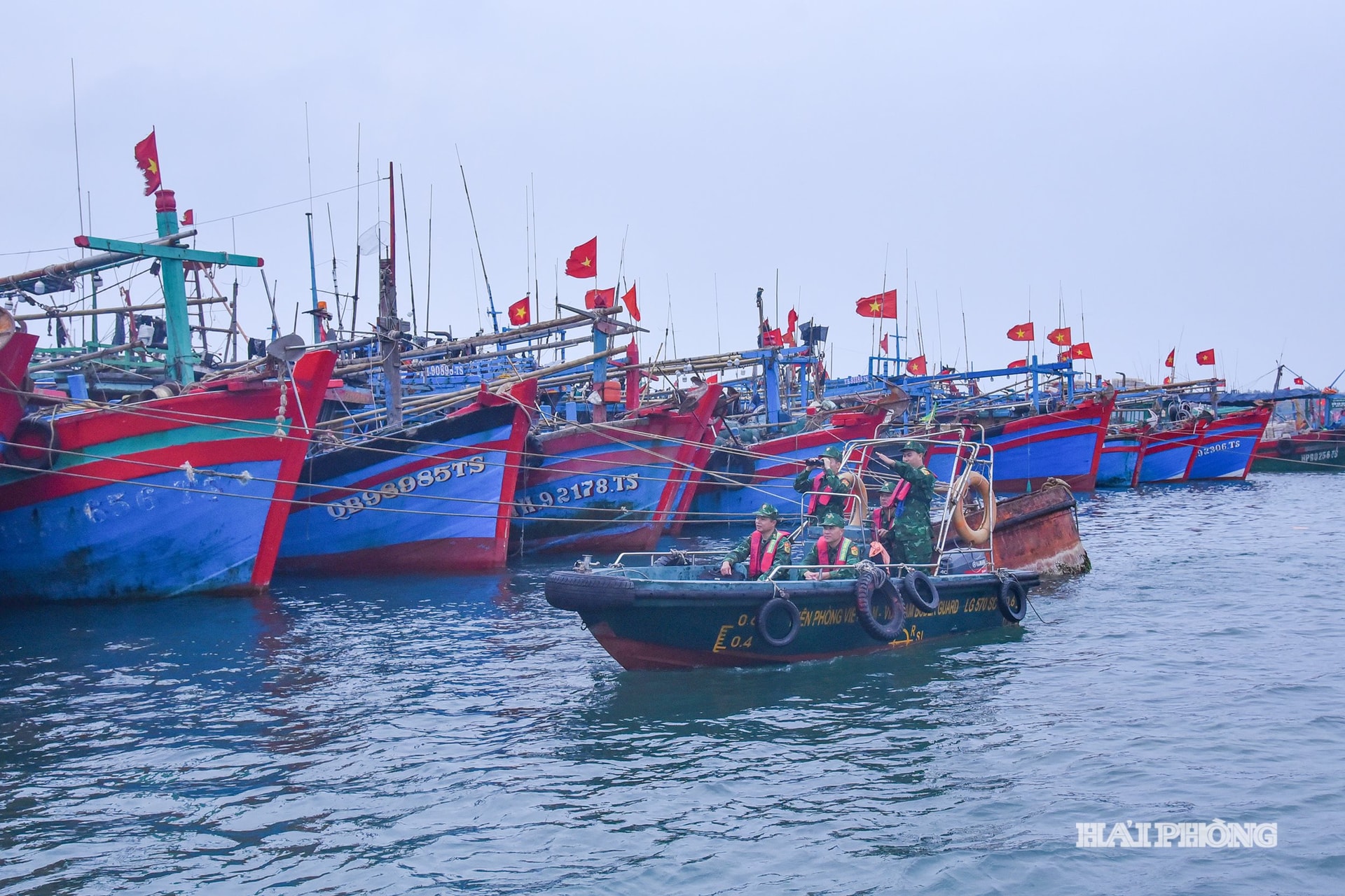Lực lượng Bộ đội Biên phòng thường xuyên tuần tra, kiểm soát trên âu cảng, góp phần bảo đảm an ninh trật tự tại đặc khu Bạch Long Vĩ.
