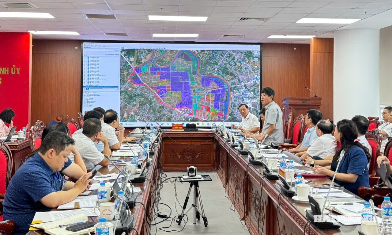 Đại diện Sở Xây dựng cho ý kiến về quy hoạch các xã, phường giai đoạn 2026 - 2030