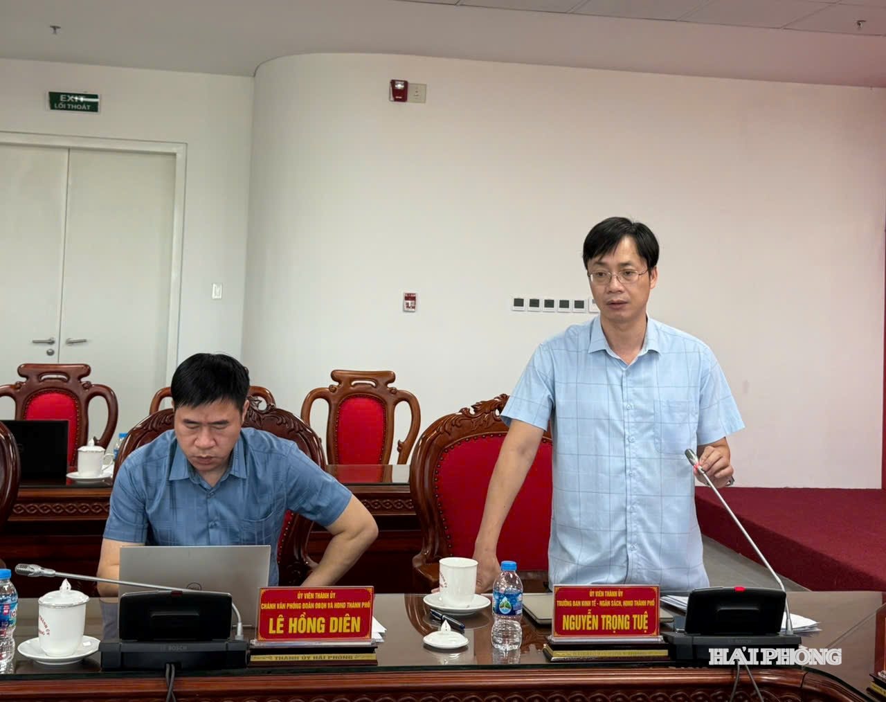 Đại diện Ban Kinh tế - Ngân sách HĐND thành phố tham gia ý kiến tại chương trình làm việc