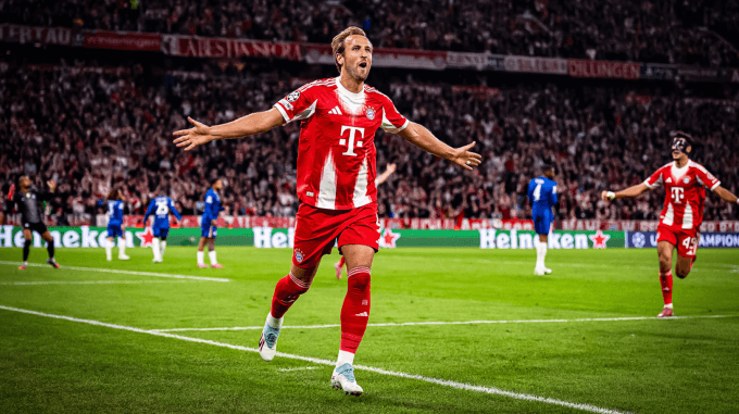 Harry Kane mừng bàn ấn định chiến thắng 3-1. Ảnh: FC Bayern