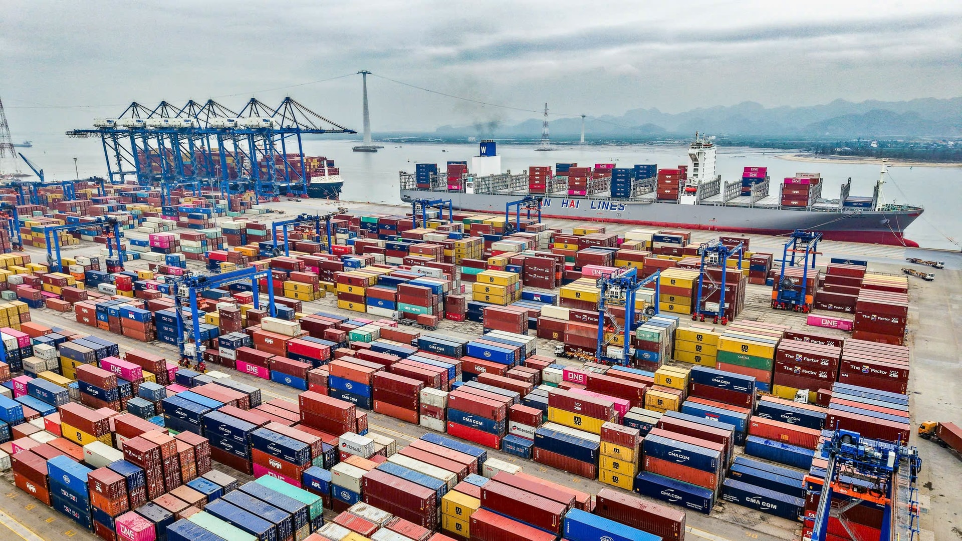 Hệ thống cảng biển, logistics của Hải Phòng không ngừng được đầu tư, nâng cấp.