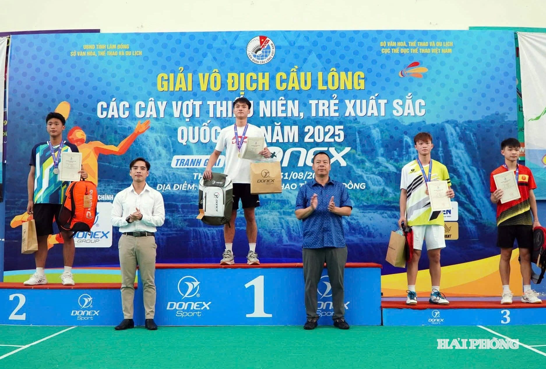 le-minh-son-huy-chuong-vang.jpg