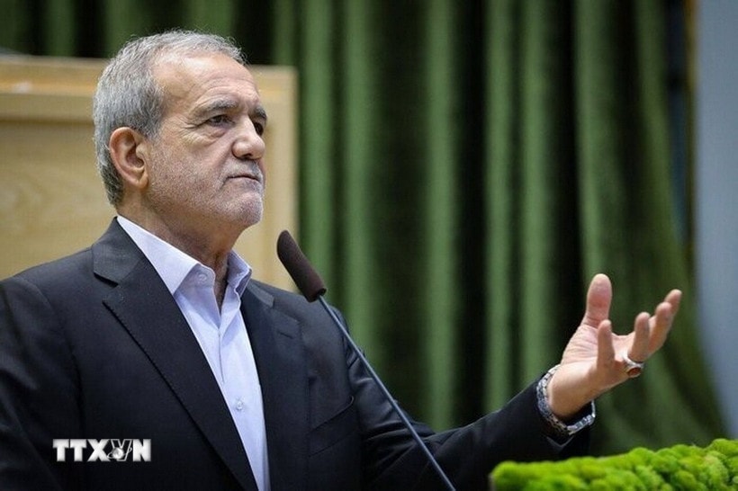 Tổng thống Iran Masoud Pezeshkian phát biểu tại Tehran. (Ảnh: IRNA/TTXVN)
