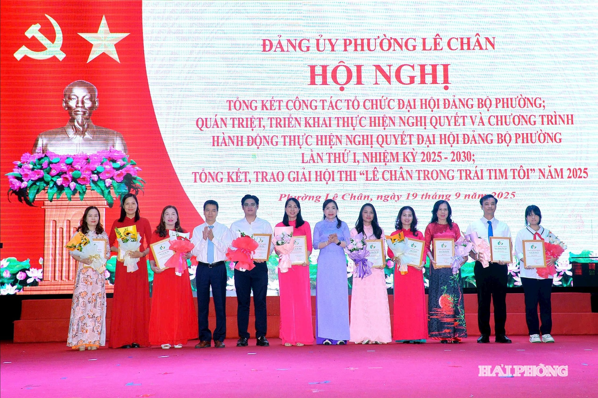 Lãnh đạo phường Lê Chân trao giải Hội thi 