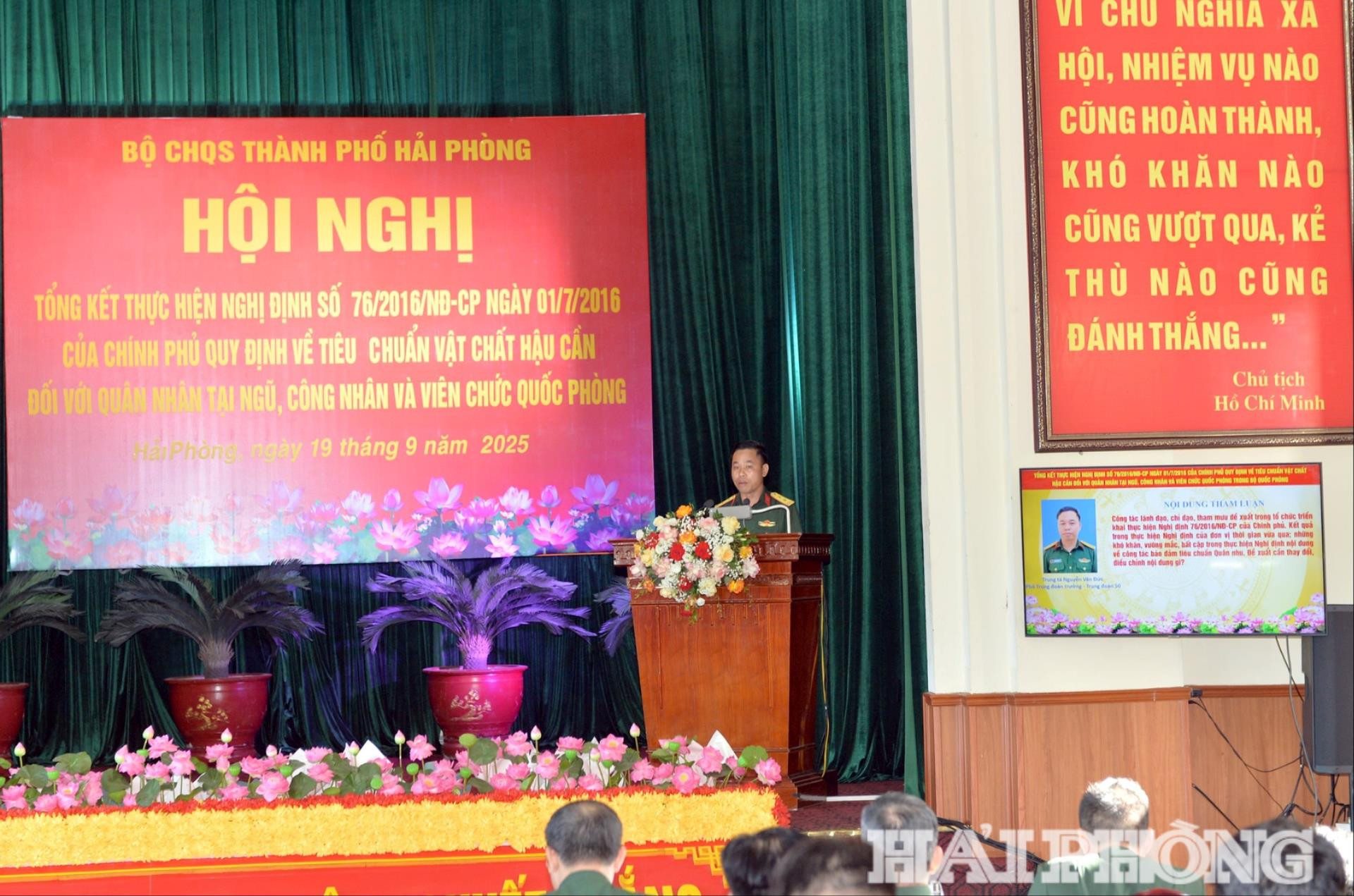Đại diện Trung đoàn 50, Bộ Chỉ huy quân sự thành phố phát biểu tham luận tại hội nghị
