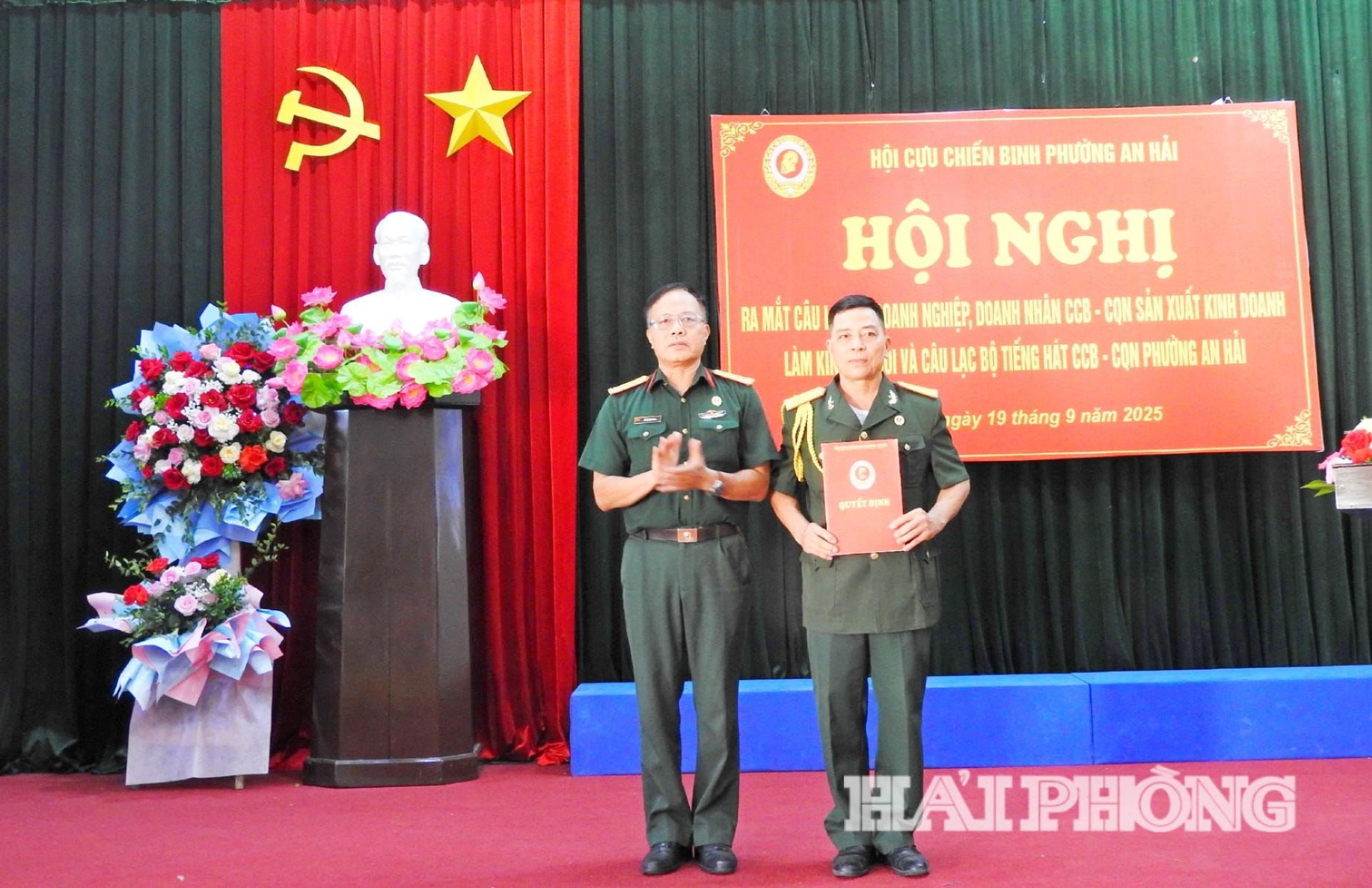 আন হাই ওয়ার্ড ভেটেরান্স অ্যাসোসিয়েশনের চেয়ারম্যান ওয়ার্ড ভেটেরান্স সিংগিং ক্লাবের নির্বাহী বোর্ডের কাছে প্রতিষ্ঠার সিদ্ধান্তটি উপস্থাপন করেন।