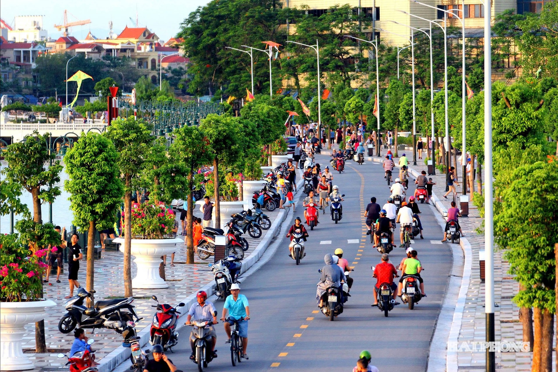 Thành phố Hải Phòng mới đang tiếp tục mở rộng không gian đô thị, chú trọng đầu tư hệ thống công viên, quảng trường, đường đi bộ, cây xanh nhằm nâng cao chất lượng sống cho người dân.
