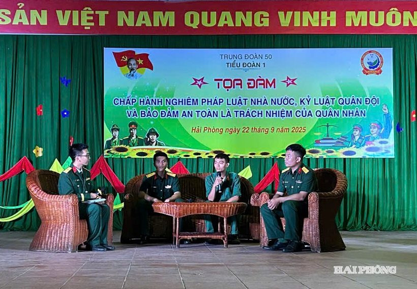 Cán bộ, chiến sĩ Tiểu đoàn trao đổi về ý thức trong chấp hành phát luật, kỷ luật góp phần xây dựng đơn vị vững mạnh toàn diện,mẫu mực, tiêu biểu