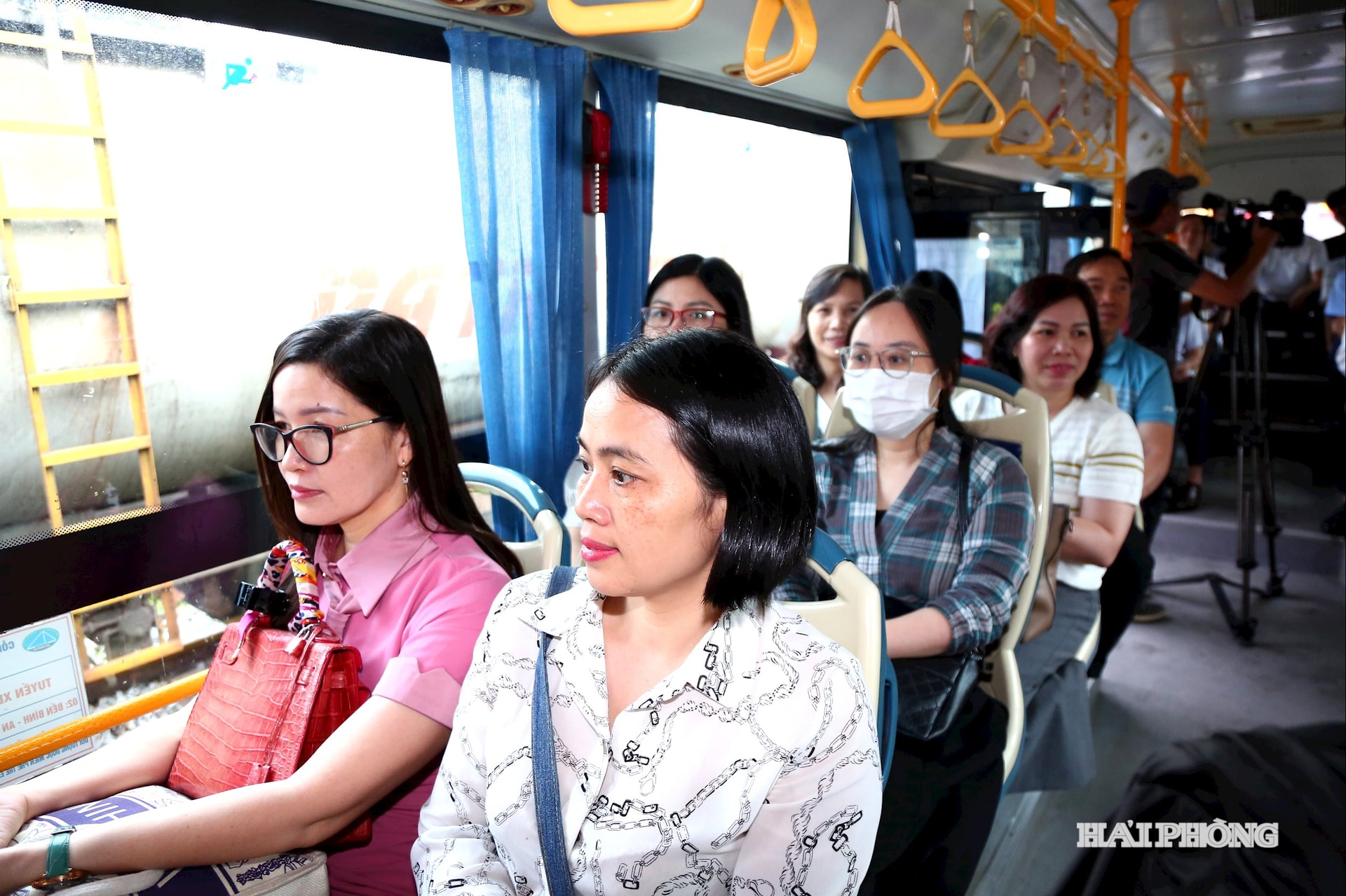 រថភ្លើងផ្កាថ្ម ១១