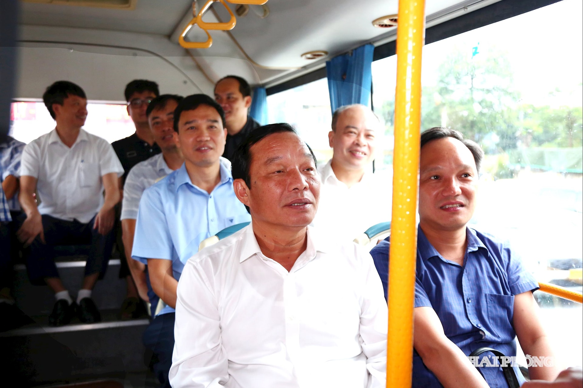 រថភ្លើងផ្កាថ្ម ១២