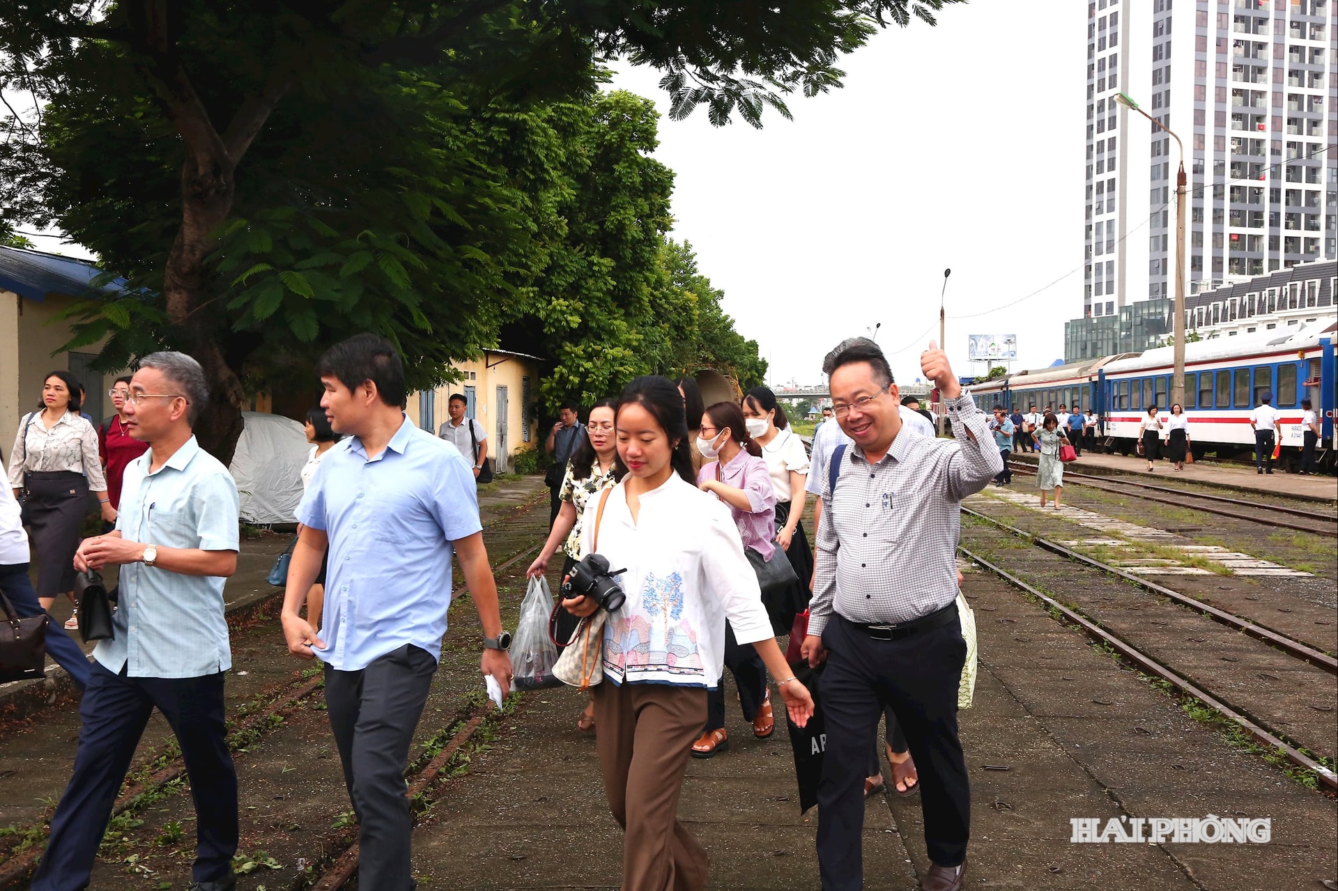 រថភ្លើងផ្កាតាយុង ២