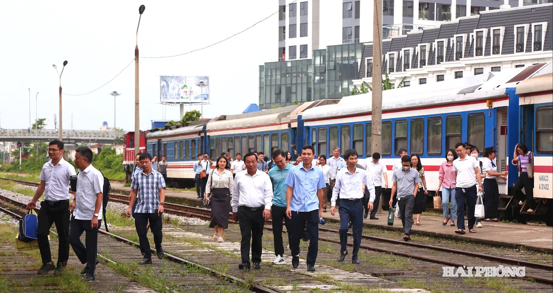 Tay Dong រថភ្លើង ៧