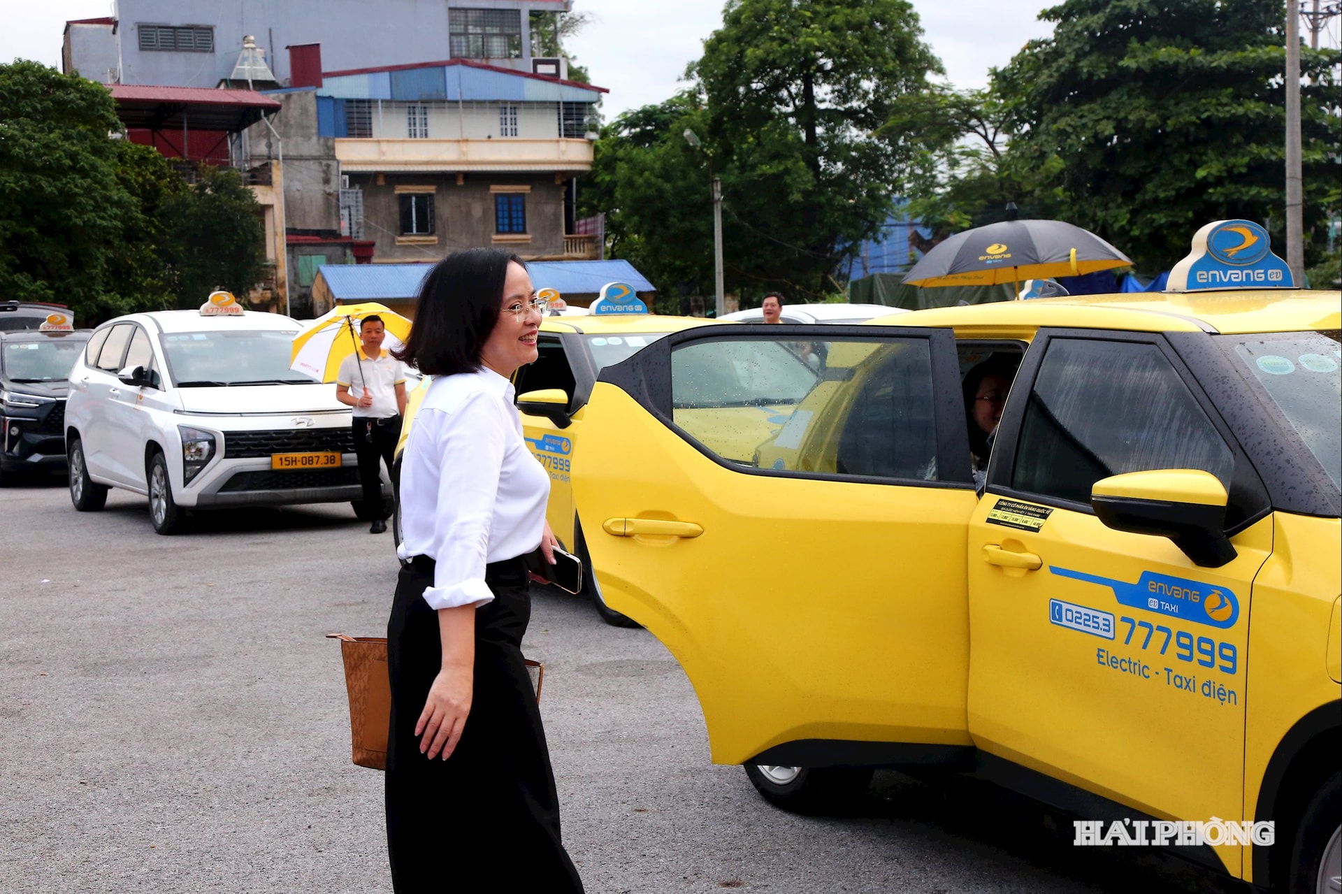 រថភ្លើងផ្កាតាយុង ៩