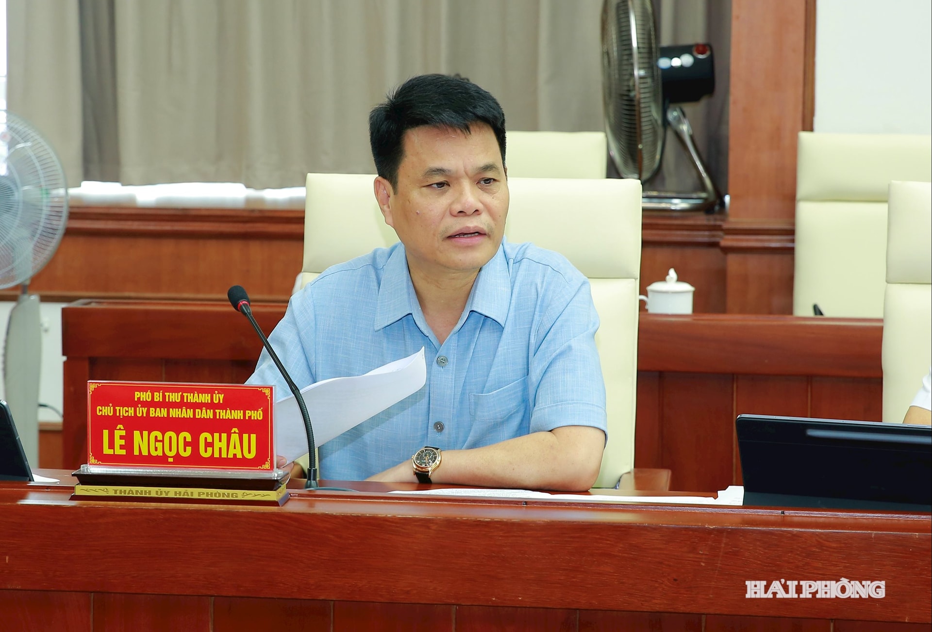 Đồng chí Lê Ngọc Châu, Phó Bí thư Thành uỷ, Chủ tịch UBND thành phố phát biểu tại hội nghị.