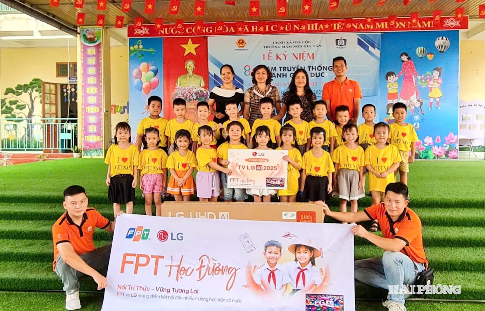 FPT Hải Dương đang tiếp nhận hồ sơ đăng ký từ các trường học còn khó khăn về cơ sở vật chất để lựa chọn, trao tặng ủng hộ qua số hotline 093.626.1888.