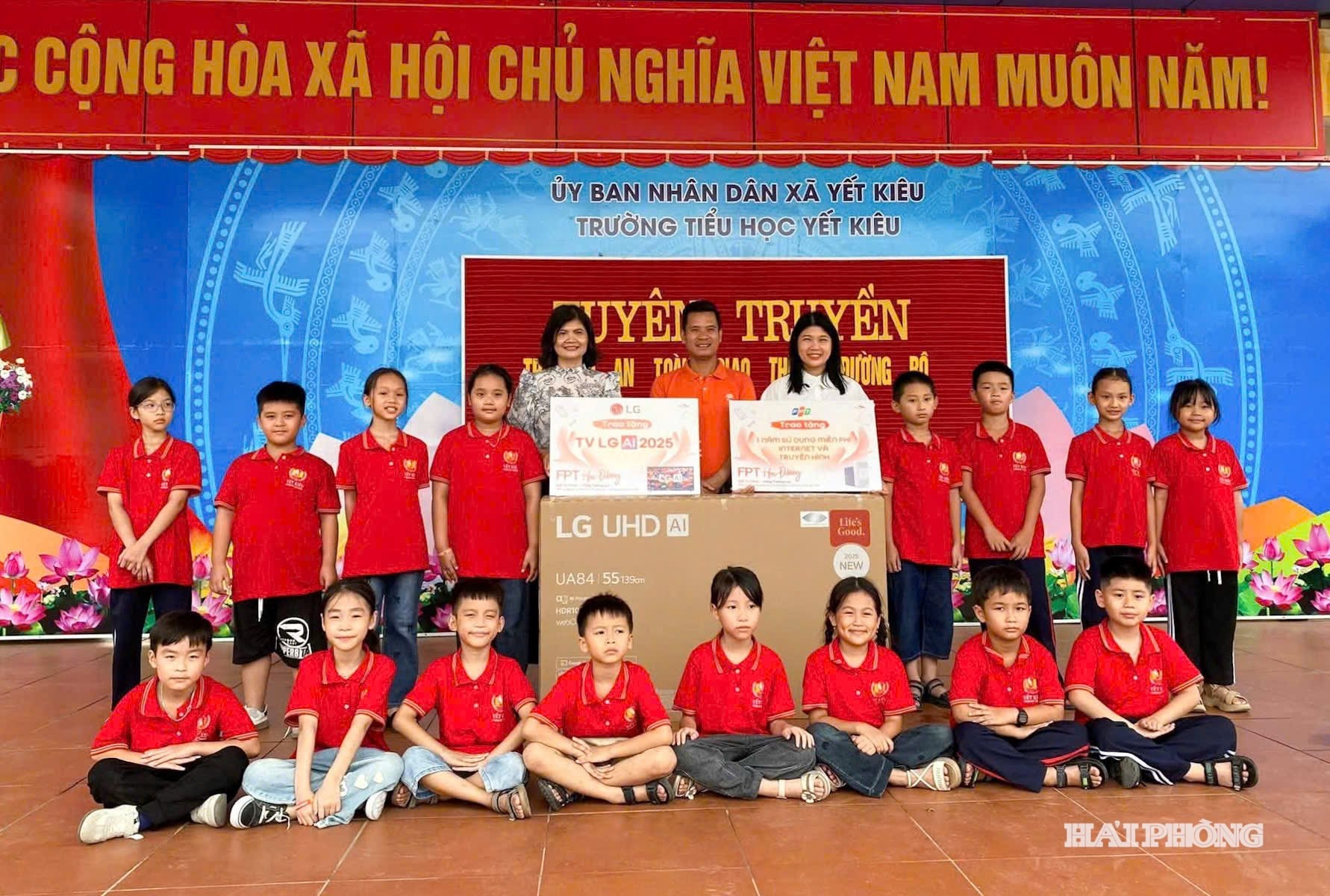FPT Hải Dương trao tặng ti vi LG AI 2025 kèm 1 năm sử dụng miễn phí internet tốc độ cao, truyền hình FPT cho 3 trường học trên địa bàn thành phố Hải Phòng nhân mùa khai giảng năm học 2025 - 2026.
