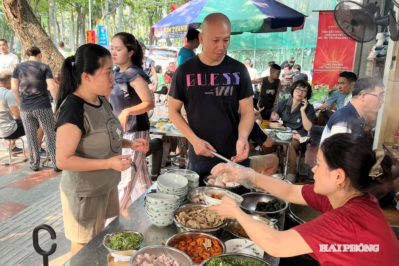 Bánh đa cua là