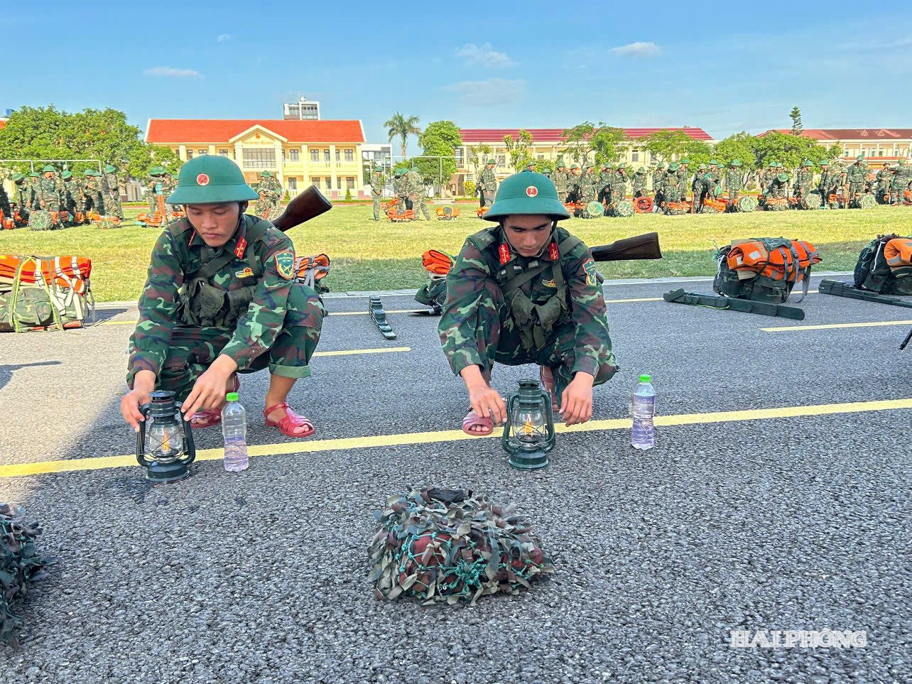 Các chiến sĩ Trung đoàn 50 diễn tập các phương án ứng phó với bão