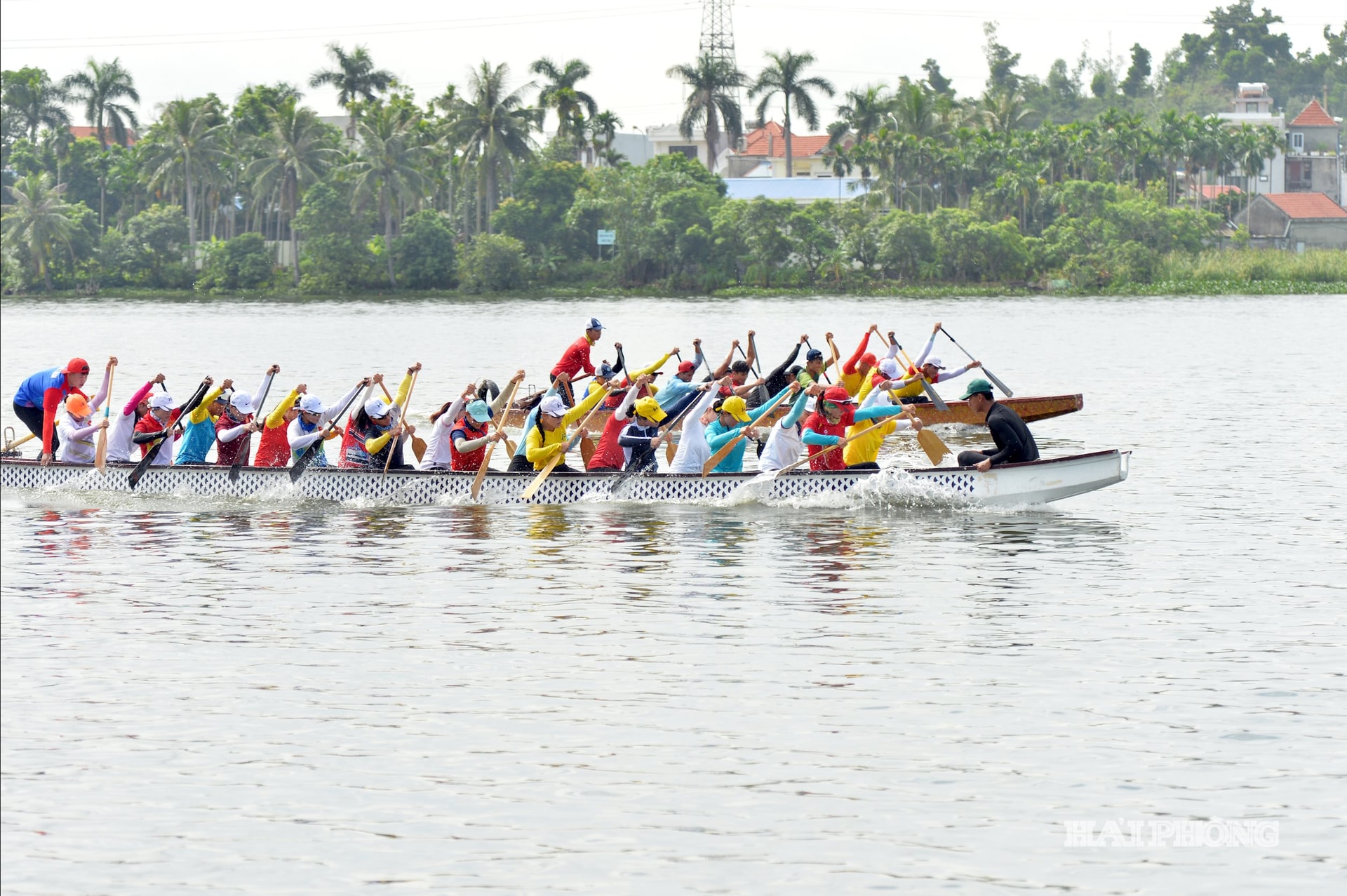 dua thuyen 17