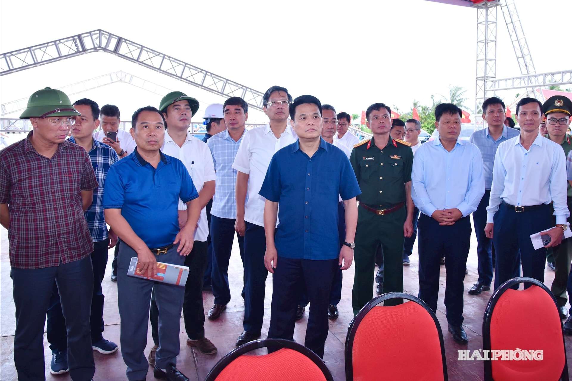 Đồng chí Lê Ngọc Châu, Phó í thư Thành uỷ, Chủ tịch UBND thành phố cùng các đồng chí lãnh đạo thành phố kiểm tra công tác chuẩn bị khởi công hai dự án.