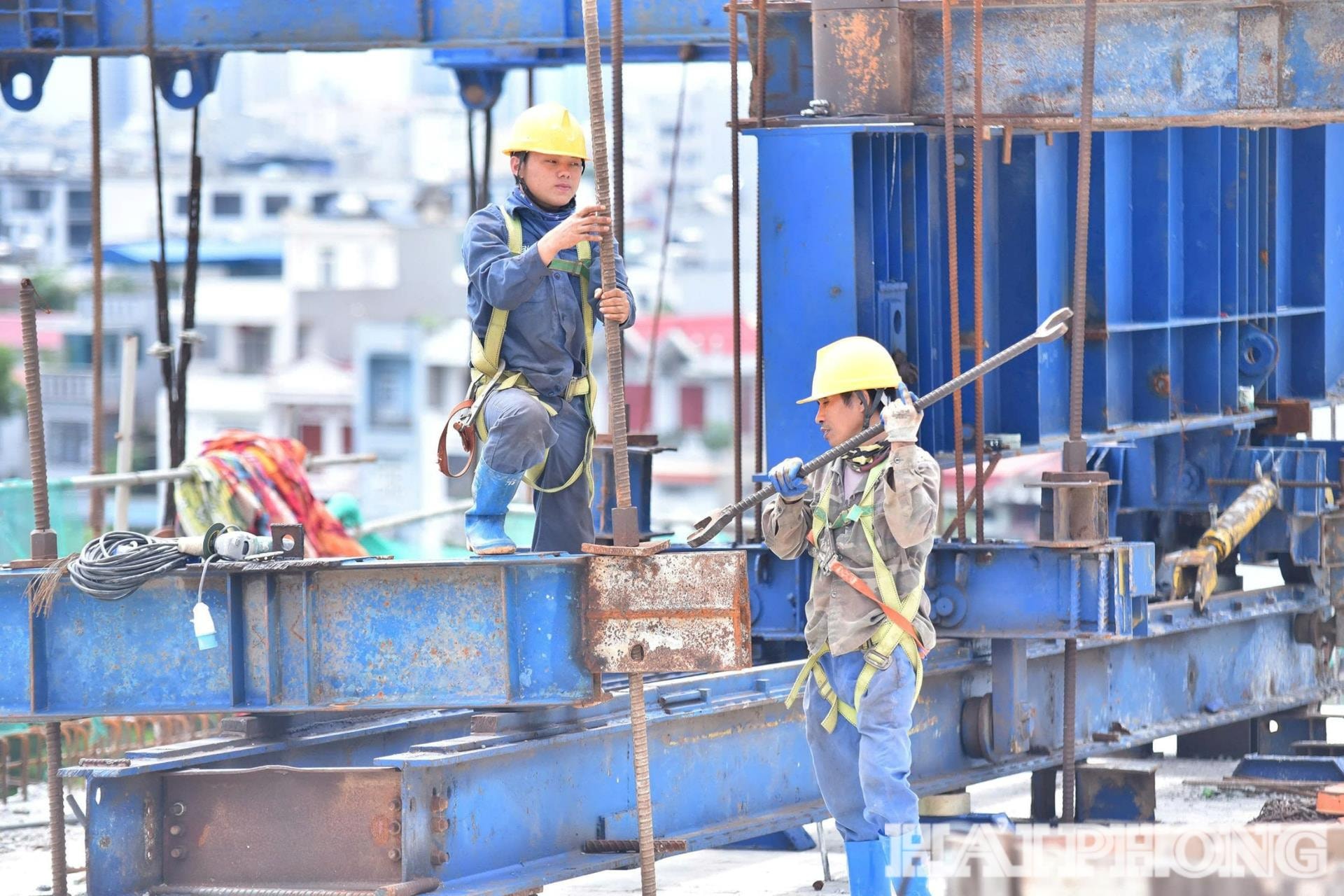 Những ngày này, dự án bổ sung thêm nhiều phương tiện máy móc, kỹ thuật, nhân lực trên các gói thầu xây lắp để đẩy nhanh tiến độ thi công, thiết thực chào mừng Đại hội đại biểu Đảng bộ thành phố lần thứ nhất, nhiệm kỳ 2025 - 2030. Đơn vị thi công tăng tốc tiến độ nhanh chóng đưa dự án vào sử dụng, gia tăng hiệu quả nguồn vốn đầu tư và góp phần đẩy nhanh tỷ lệ giải ngân vốn đầu tư công năm 2025 của thành phố.