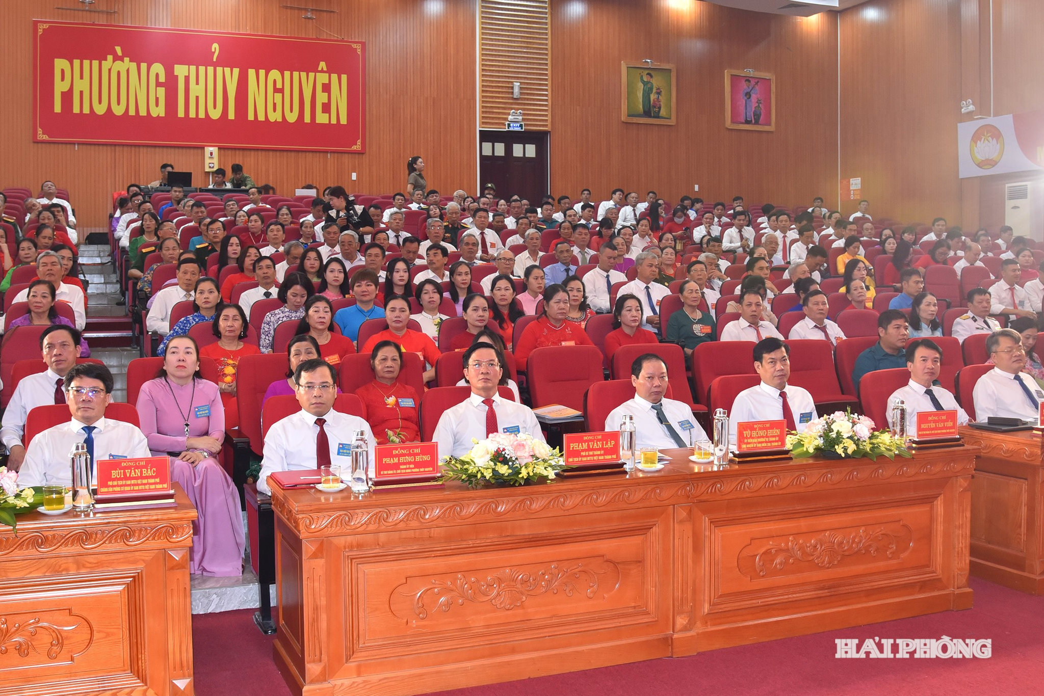 Các đại biểu dự đại hội.