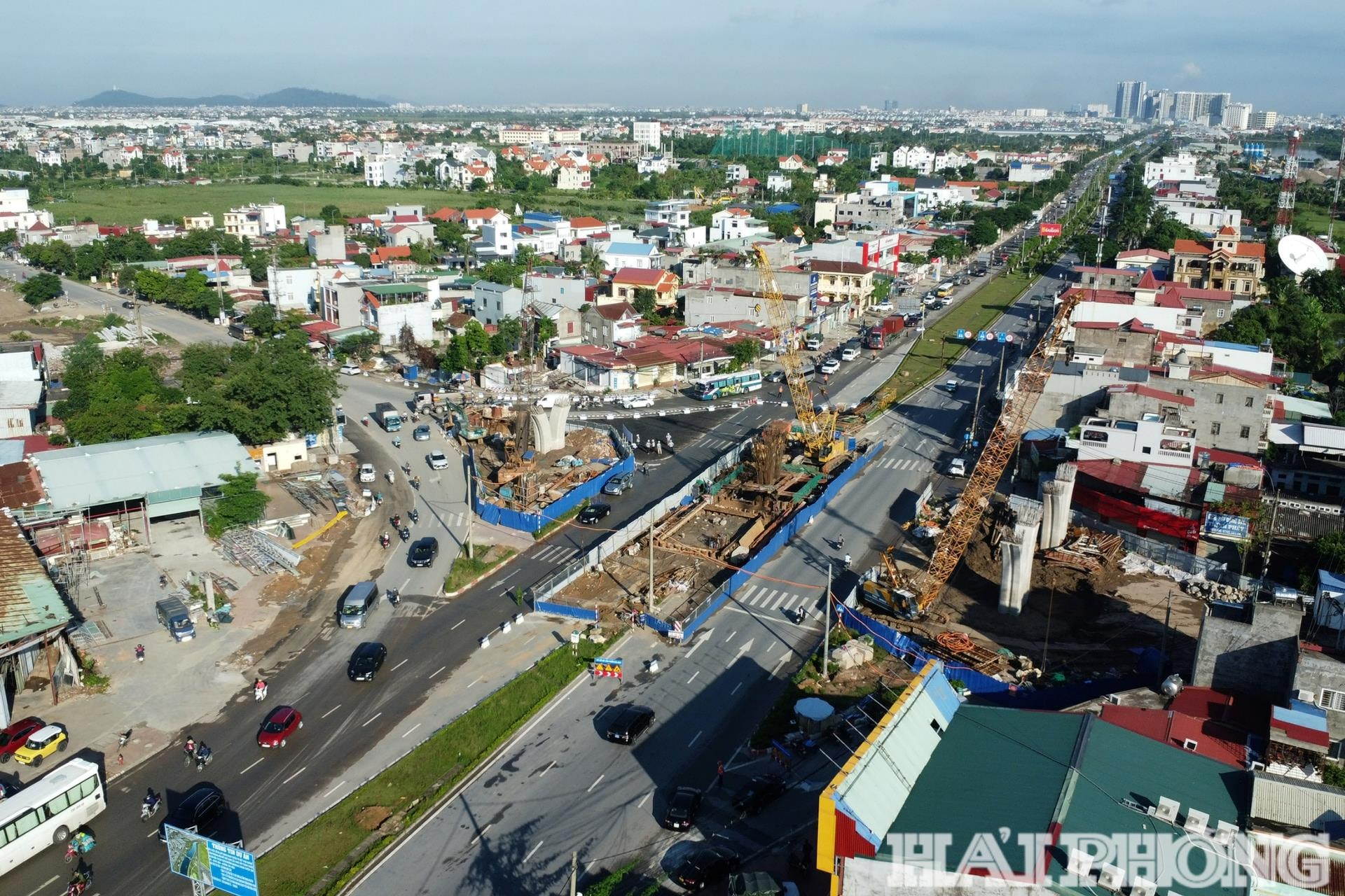 Công trường thi công gói thầu dự án đầu tư xây dựng đường Vành đai 2 đoạn tuyến Tân Vũ - Hưng Đạo - đường Bùi Viện. Ảnh: PHẠM CƯỜNG