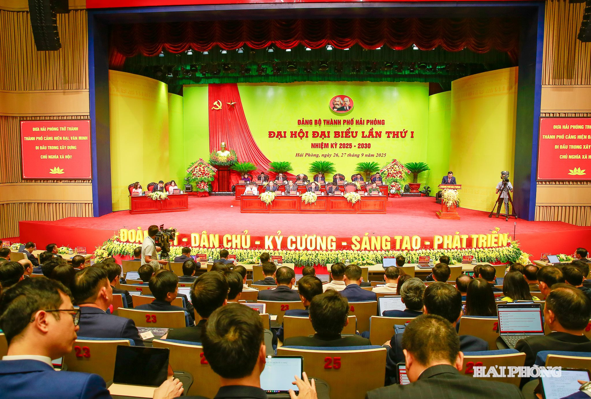 Quang cảnh ngày khai mạc Đại hội Đảng bộ thành phố Hải Phòng lần thứ I, nhiệm kỳ 2025-2030