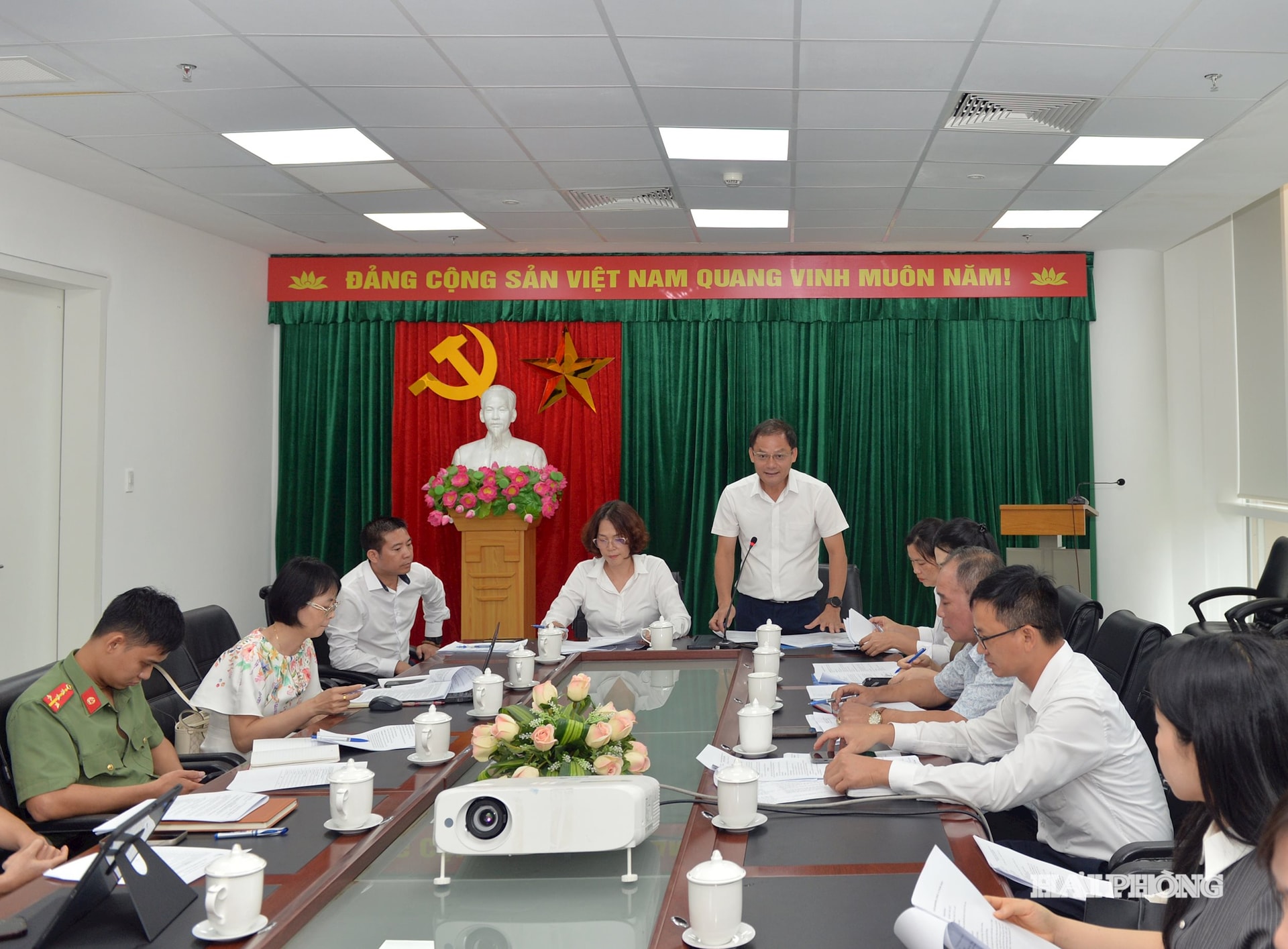 Ông Nguyễn Hải Đường, Phó chủ tịch, Tổng thư ký Liên đoàn đua thuyền Việt Nam phát biểu tại cuộc làm việc.