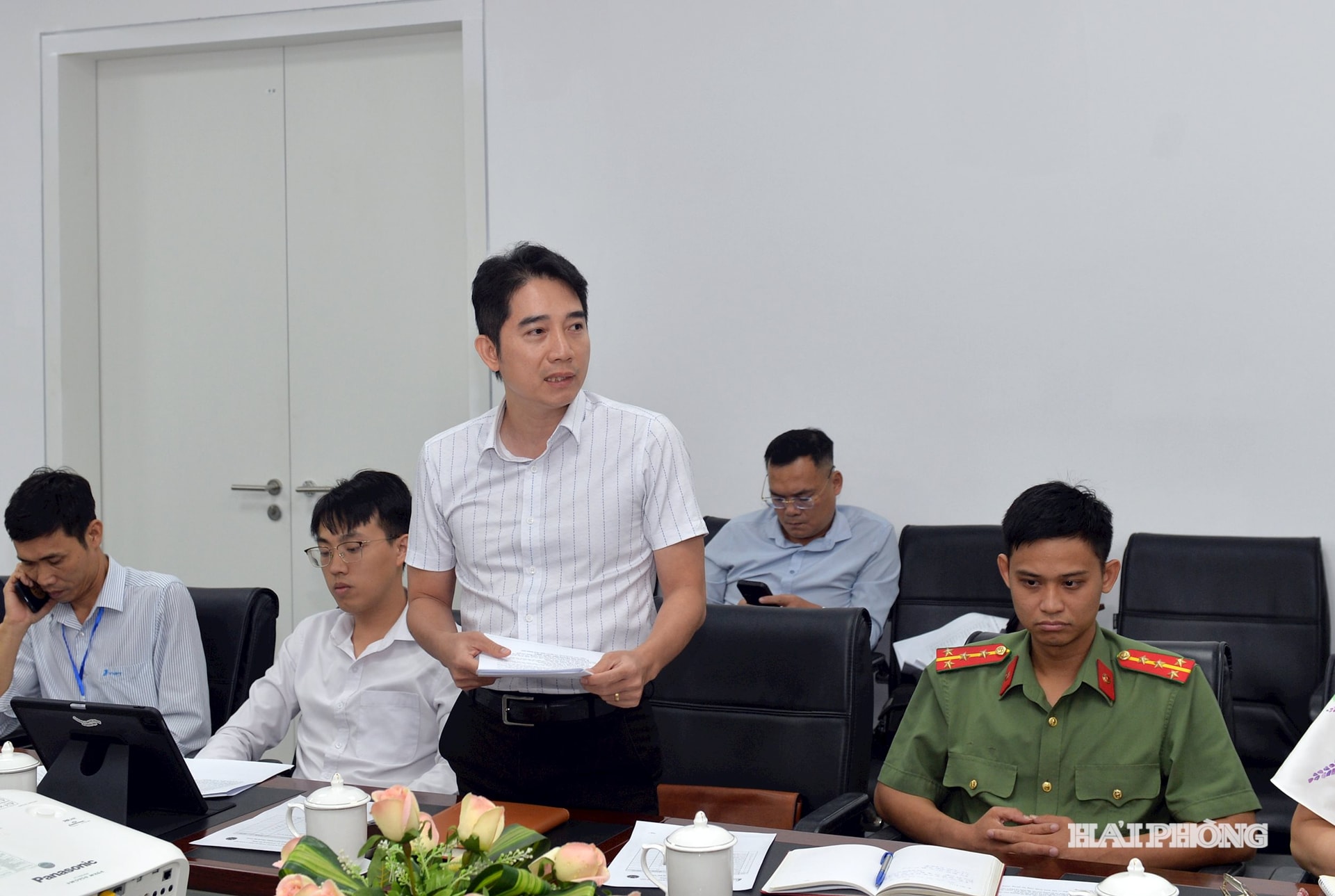 Lãnh đạo Báo và phát thanh, truyền hình Hải Phòng phát biểu ý kiến.
