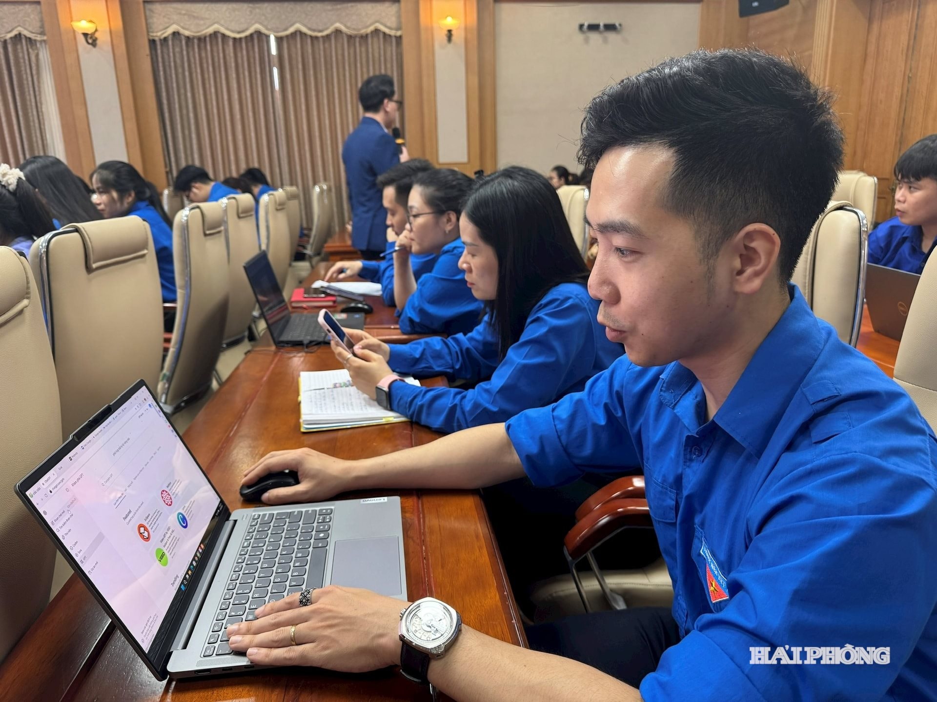thanh-nien-1.jpg