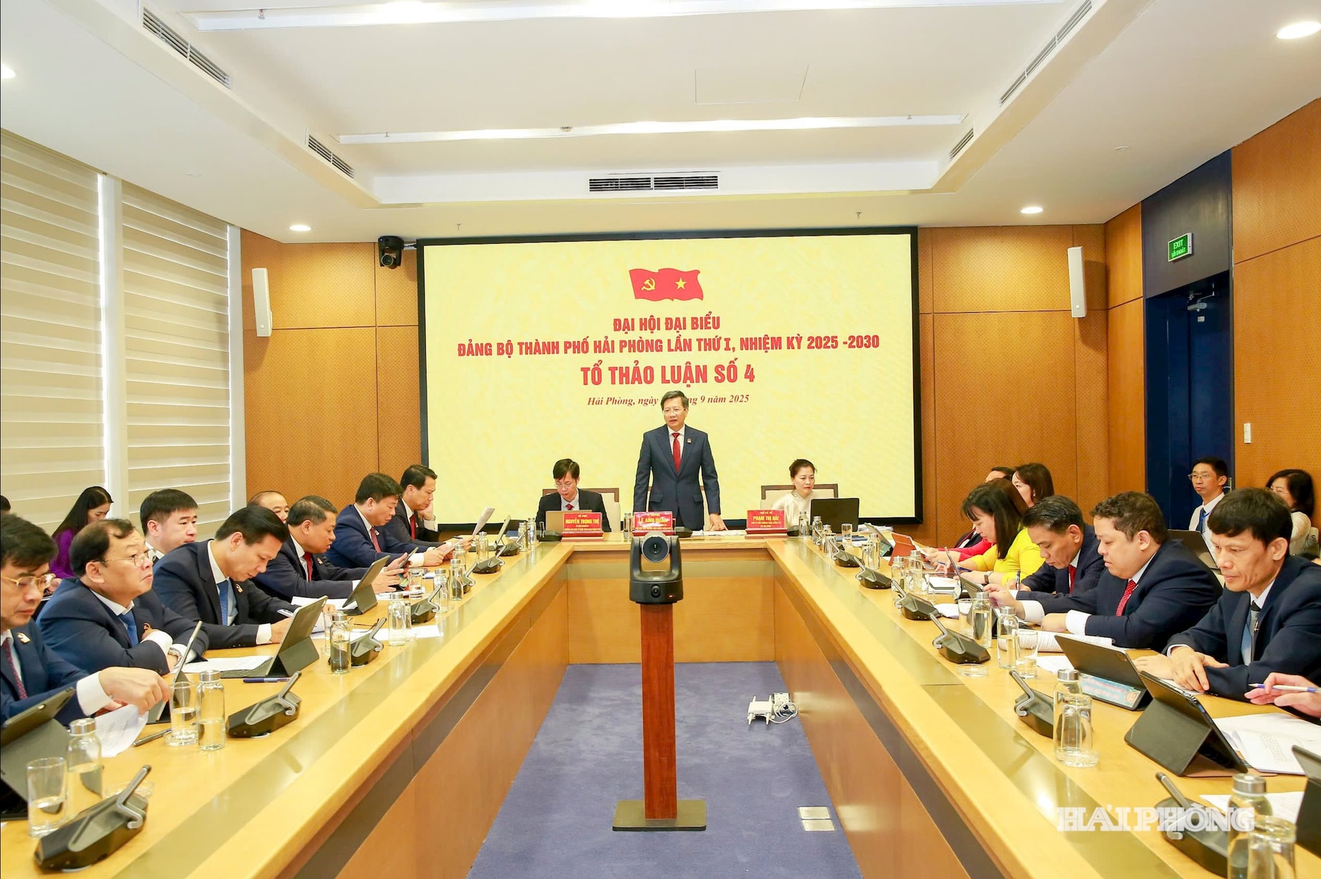 thao-luan-to-dai-hoi.jpg