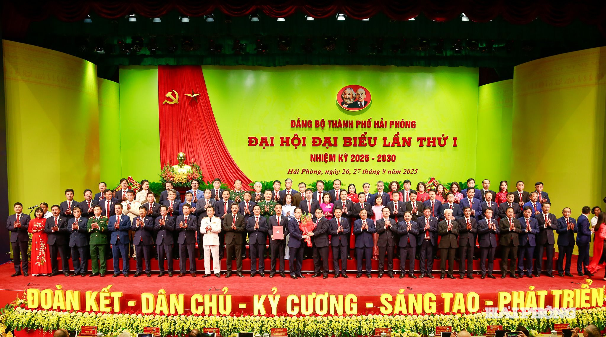 Ban chấp hành Đảng bộ Thành phố nhiệm kỳ 2025-2030 ra mắt đại hội