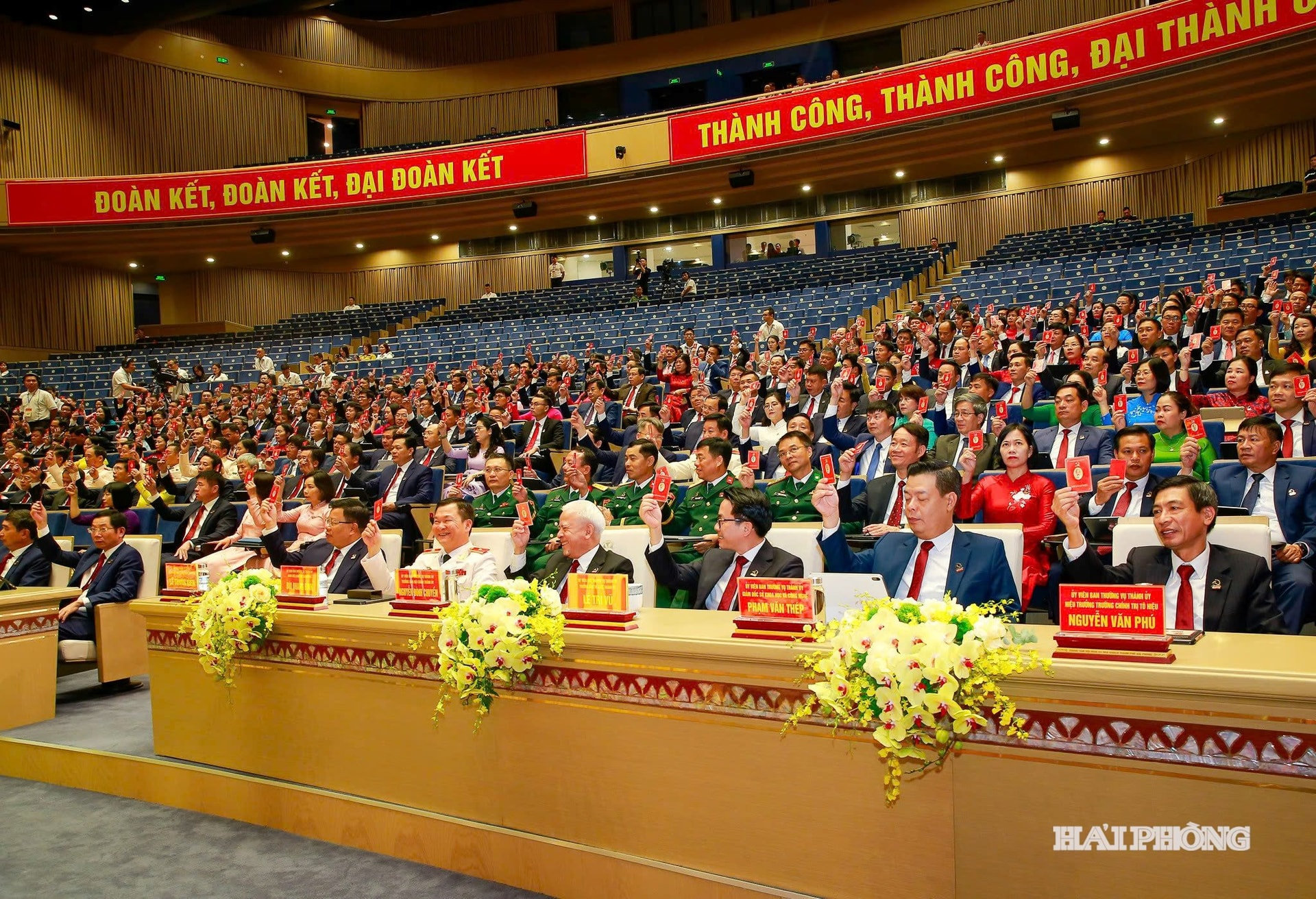 lanh-dao-du-dai-hoi-1-.jpg