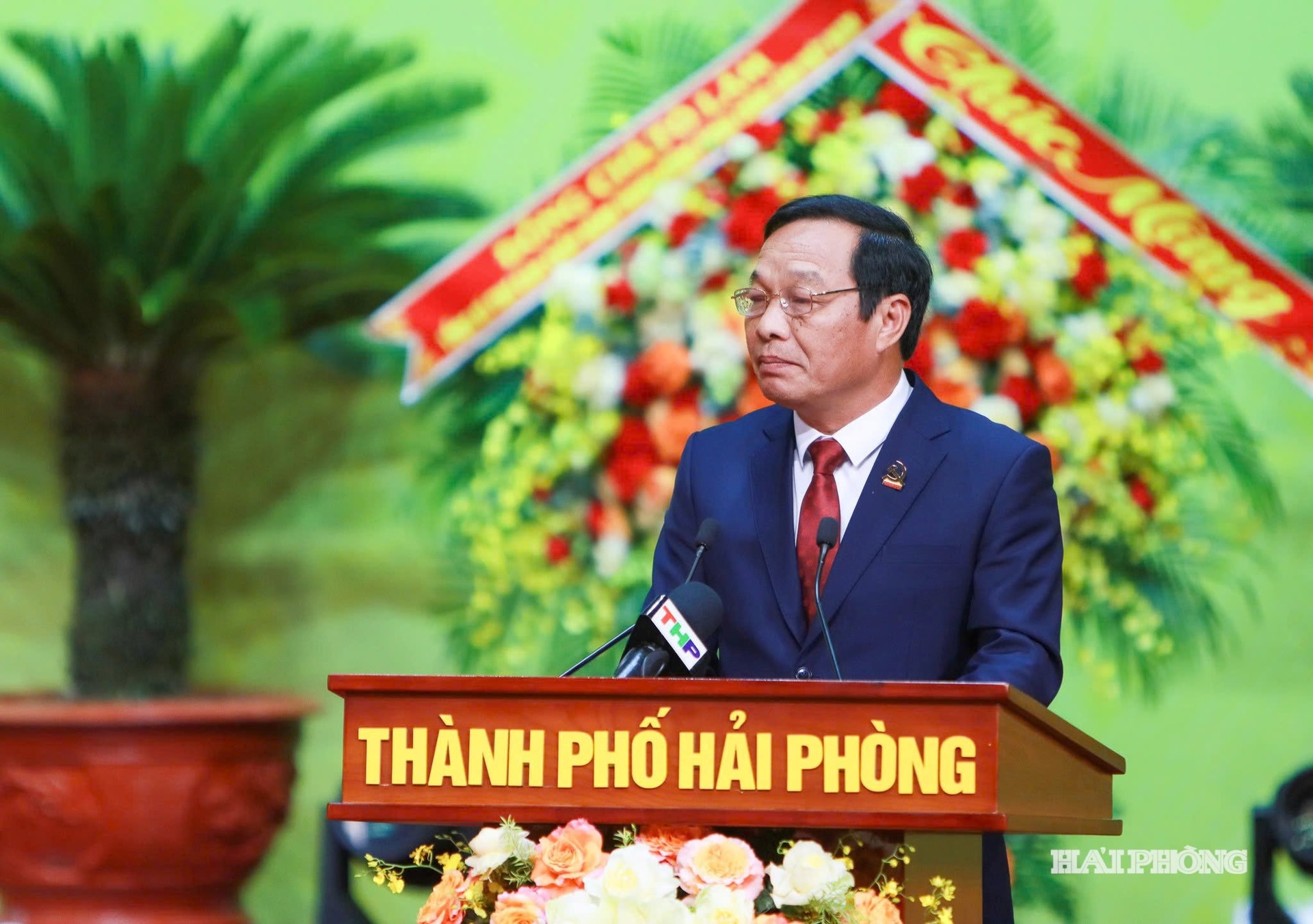 Đồng chí Lê Văn Hiệu, Phó bí thư Thành ủy, Chủ tịch HĐND thành phố tuyên bố lý do, giới thiệu đại biểu.