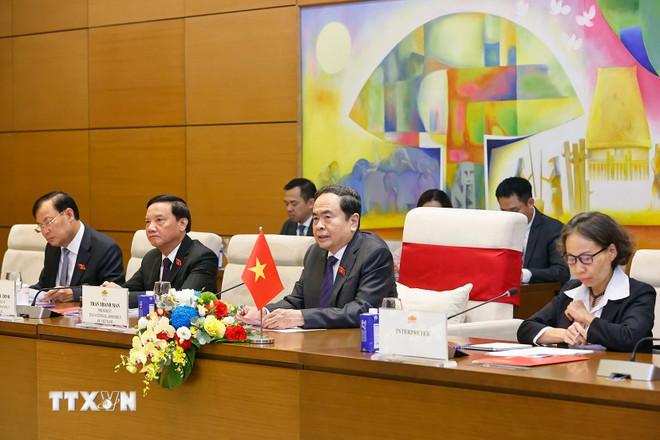 Chủ tịch Quốc hội Trần Thanh Mẫn và đoàn Việt Nam tại cuộc hội đàm với Chủ tịch Duma Quốc gia Quốc hội Liên bang Nga Vyacheslav Volodin. (Ảnh: Doãn Tấn/TTXVN) ttxvn-chu-tich-quoc-hoi-don-hoi-dam-voi-chu-tich-duma-quoc-gia-nga-8.jpg