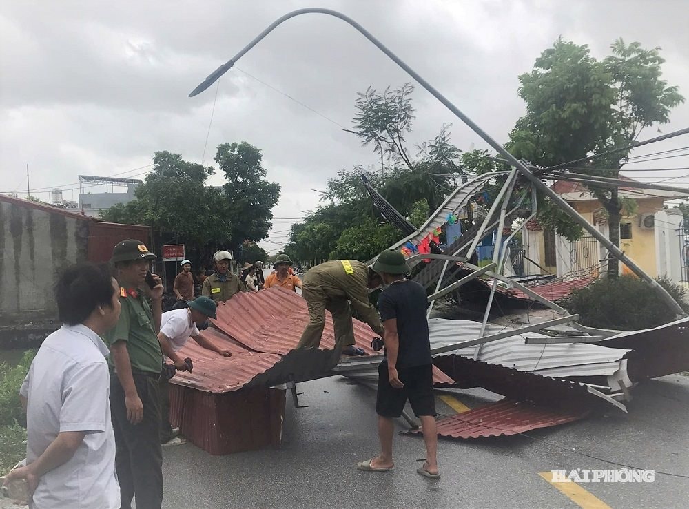 Nguyen Binh Khiem commune authorities overcome the consequences of storm No. 10