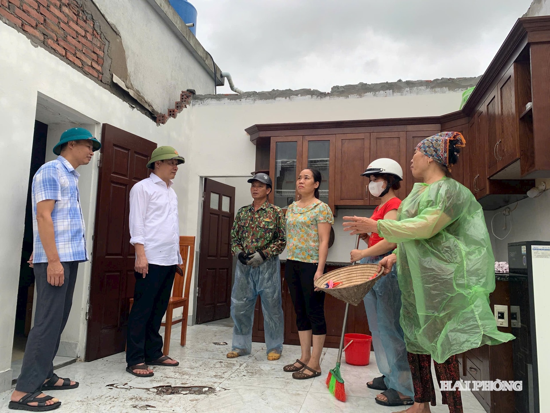 Local leaders came to assess the situation and encourage people whose houses had their roofs blown off.