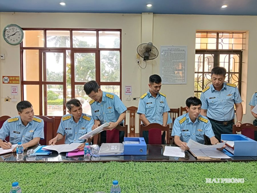 Kiểm tra sổ sách công tác Đảng, công tác chính trị tại khối cơ quan Sư đoàn 363