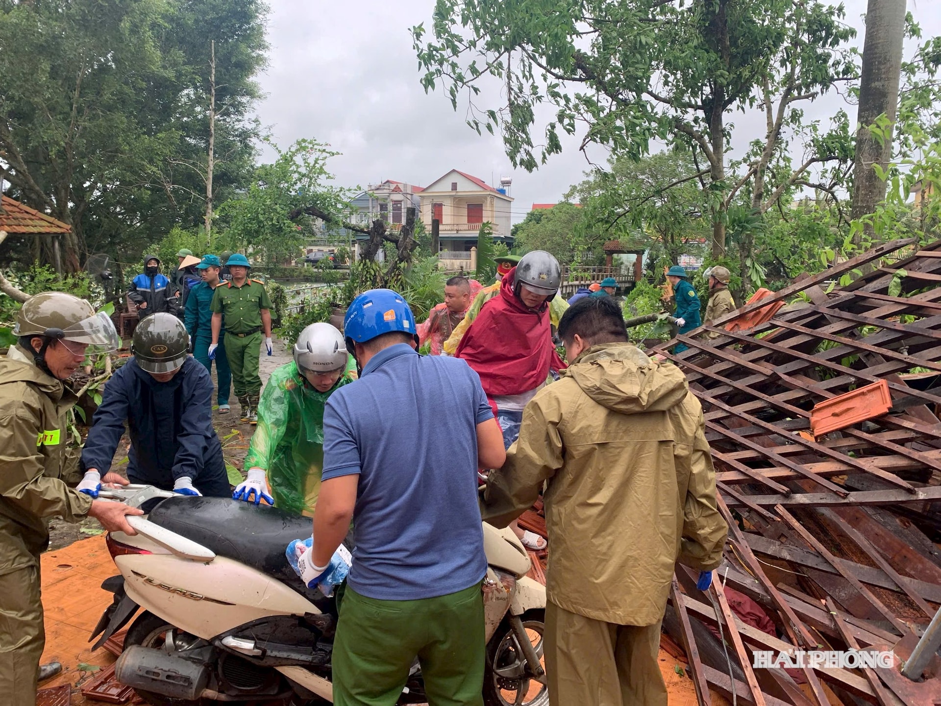 កម្លាំងគាំទ្រមនុស្សជំនះផលវិបាកដែលបណ្តាលមកពីព្យុះ។